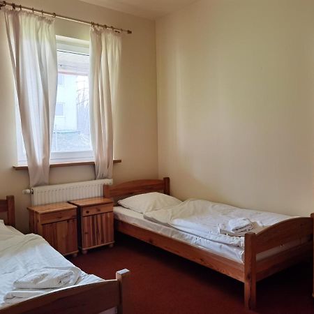 Hotelik Dworek Legnickie Pole 4Km Od Legnicy Eksteriør billede