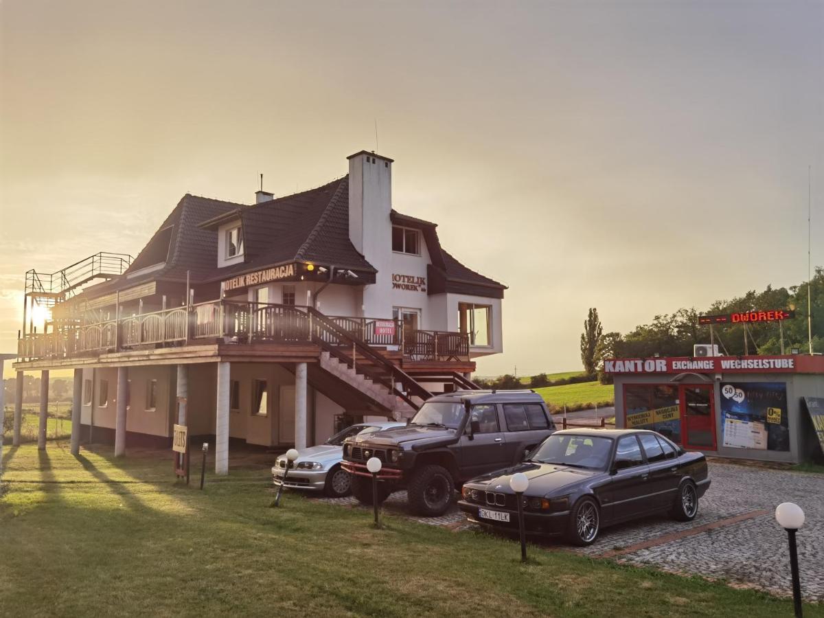 Hotelik Dworek Legnickie Pole 4Km Od Legnicy Eksteriør billede