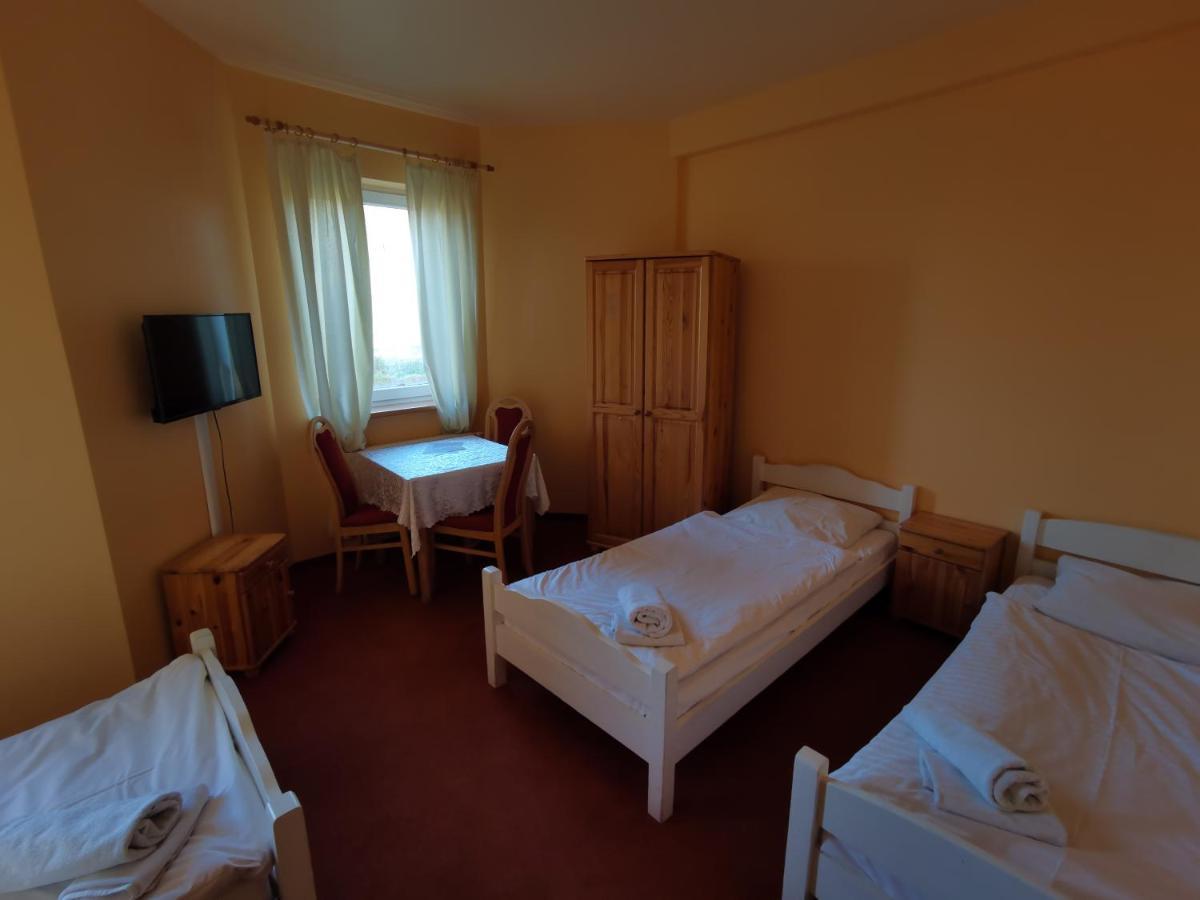 Hotelik Dworek Legnickie Pole 4Km Od Legnicy Eksteriør billede