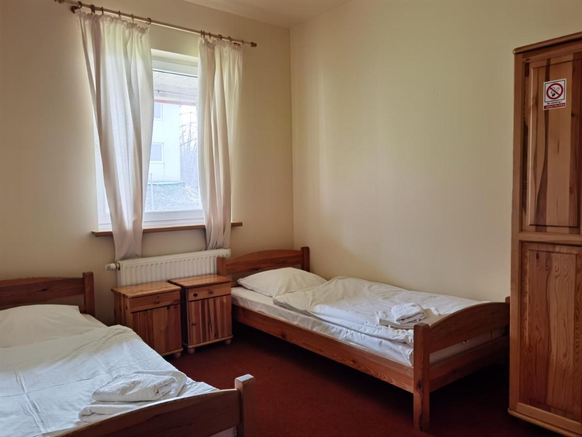 Hotelik Dworek Legnickie Pole 4Km Od Legnicy Eksteriør billede