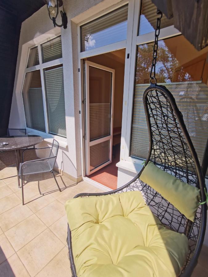 Hotelik Dworek Legnickie Pole 4Km Od Legnicy Eksteriør billede