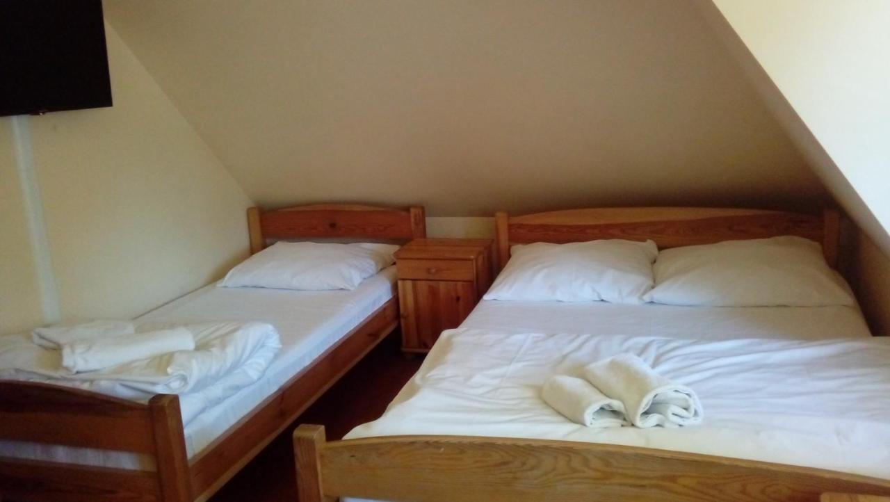 Hotelik Dworek Legnickie Pole 4Km Od Legnicy Eksteriør billede